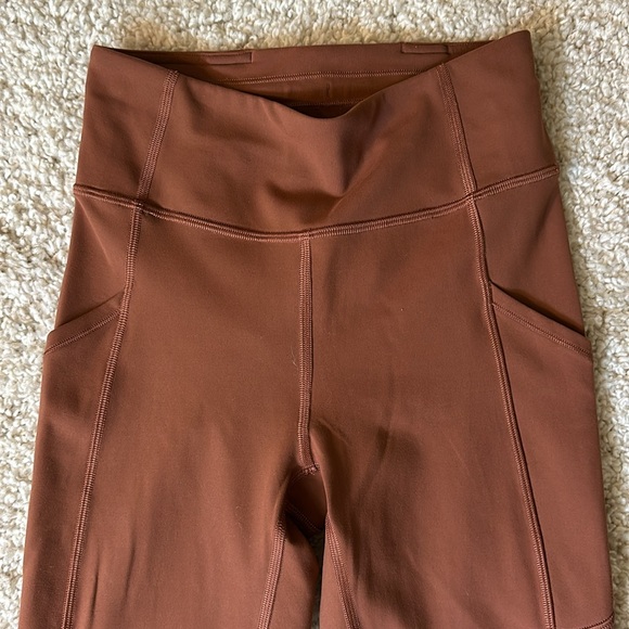 Lululemon High-rise Pocket legging. Size 4. - Picture 2 of 5